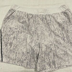 B1723 VRST EUC  Stealth 2- in - 1 Athletic Shorts Moisture Wicking White S SZ XL